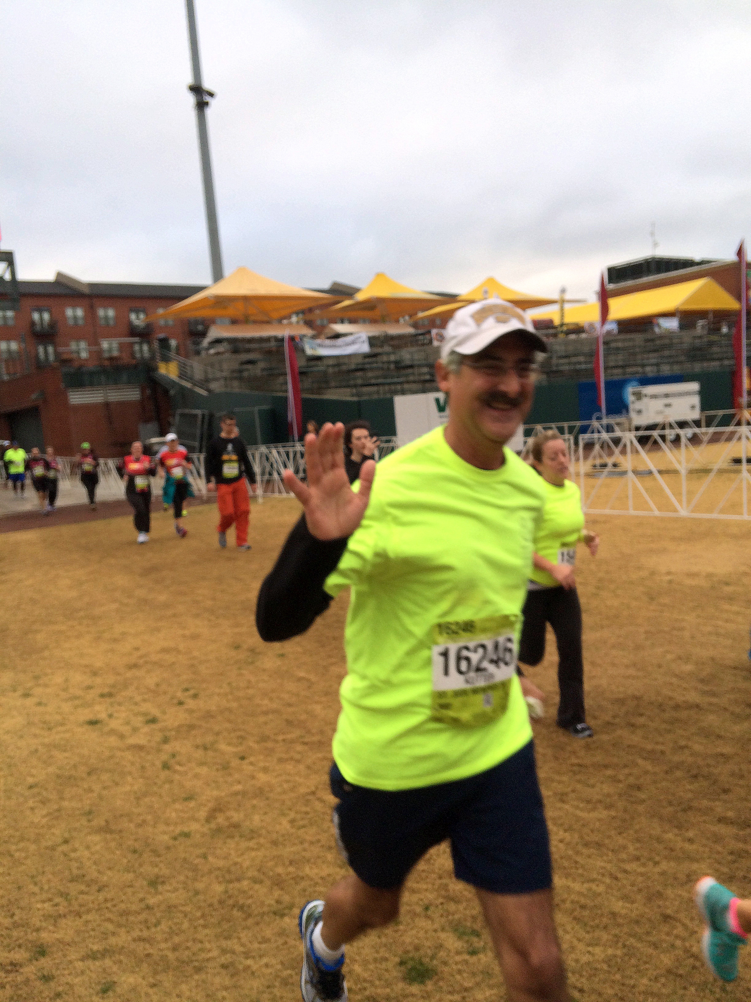 Dr. Kutteh finishes the 5K